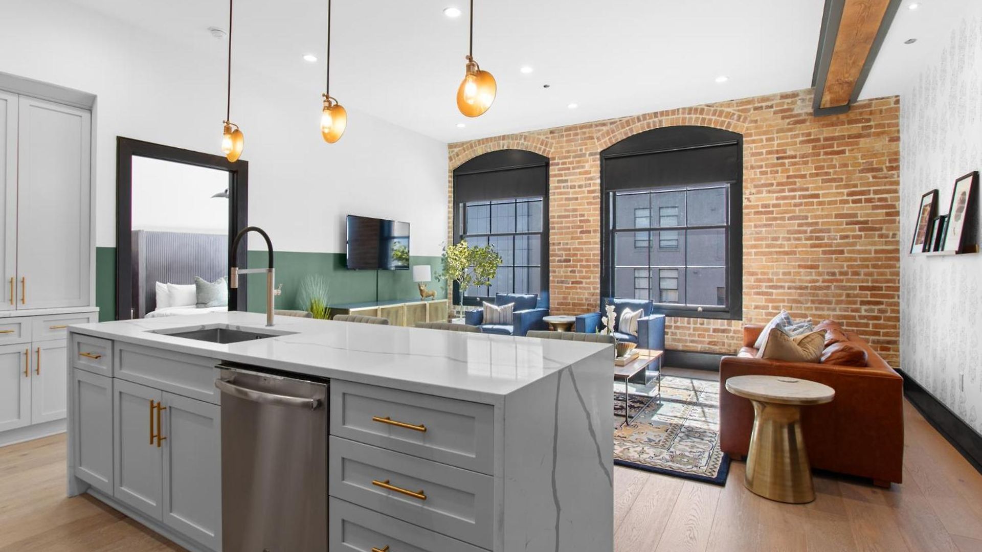 Hotel Near French Quarter - Stylish With Rooftop Amenities *