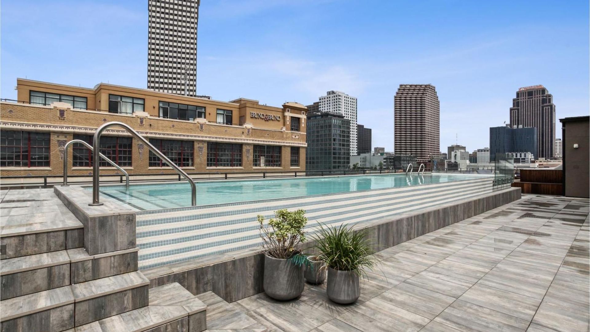 Near French Quarter - Stylish With Rooftop Amenities * New Orleans