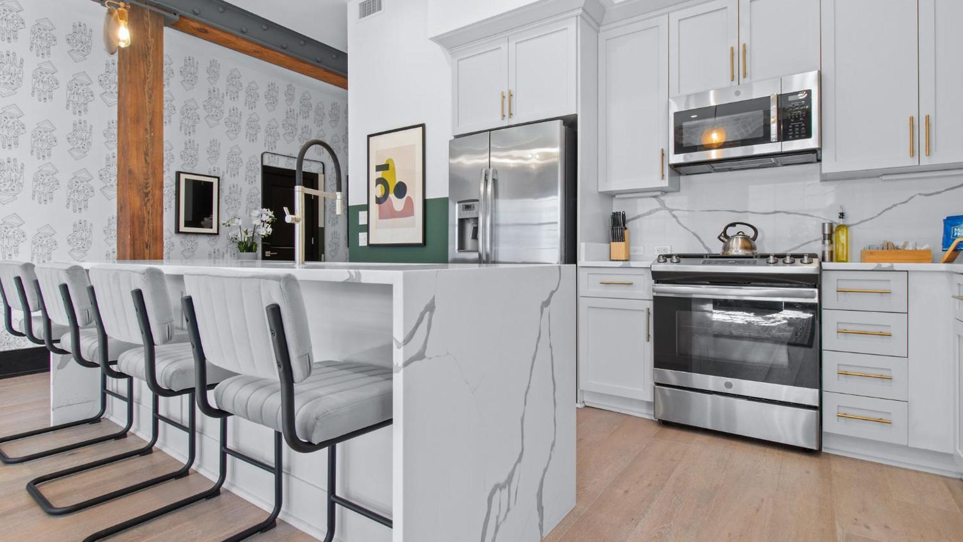 Hotel Near French Quarter - Stylish With Rooftop Amenities *
