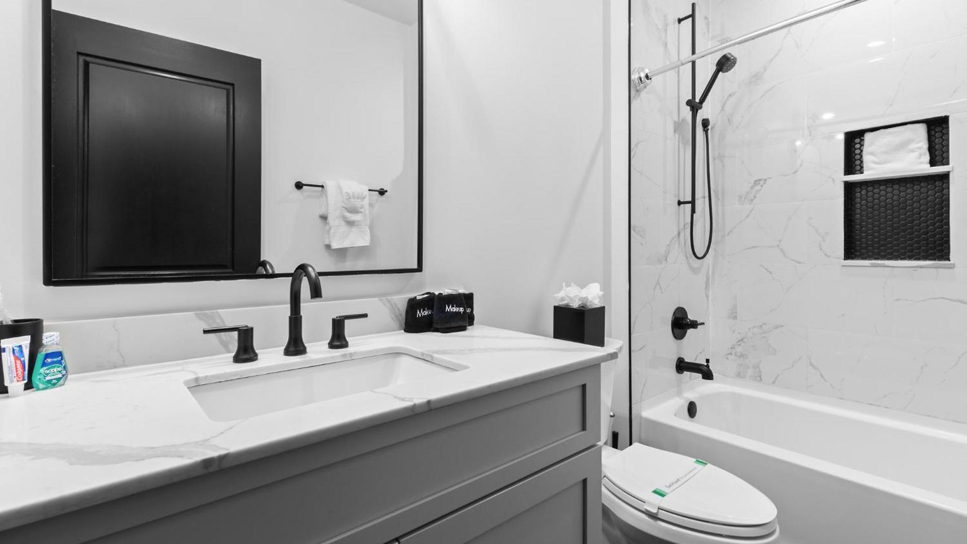 Spacious Downtown 2br With Sleeper Sofa Gym Pool Gameroom Near Parade Route And Superdome Hotel *