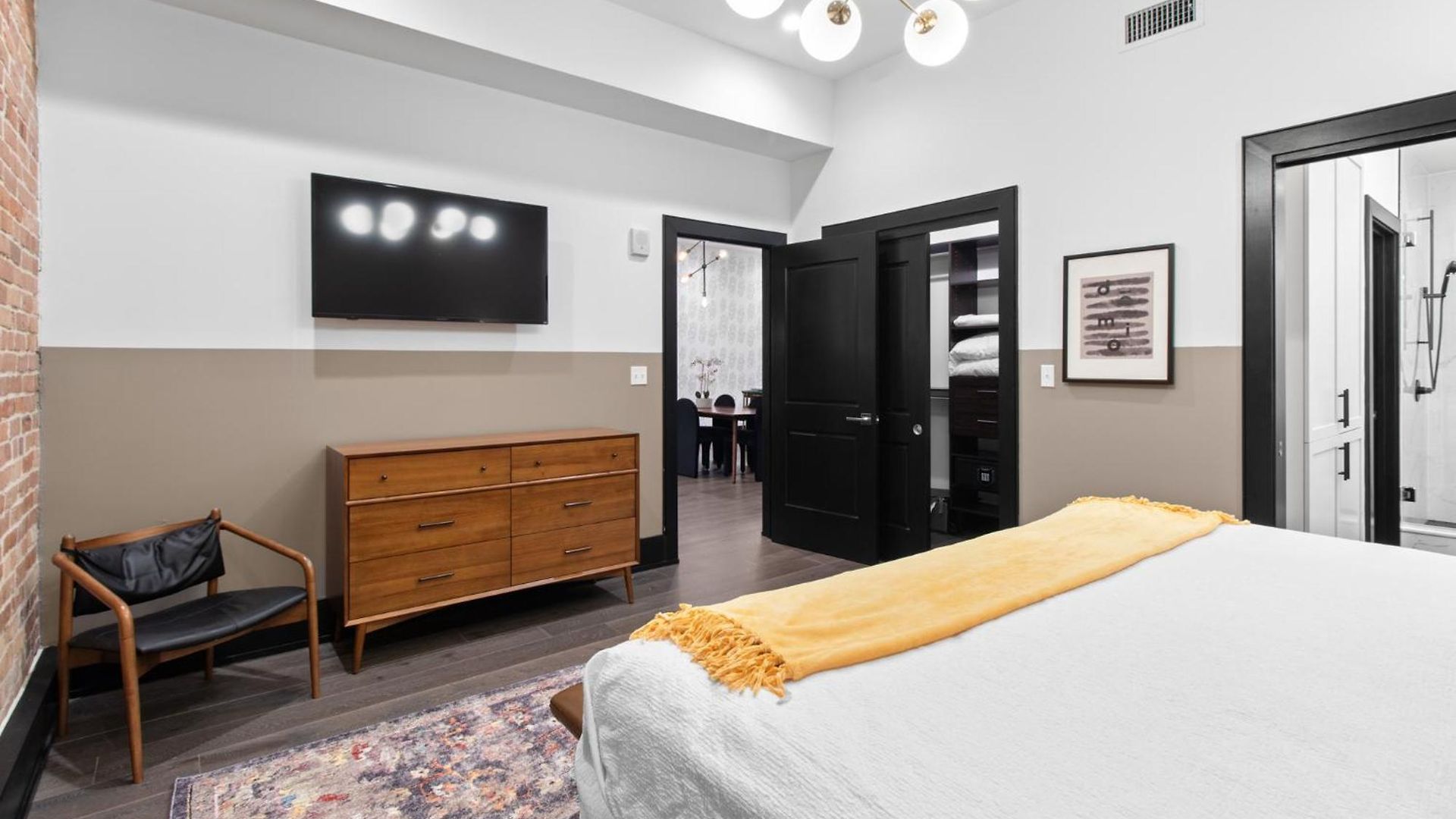 Spacious Downtown 2br With Sleeper Sofa Gym Pool Gameroom Near Parade Route And Superdome Hotel New Orleans