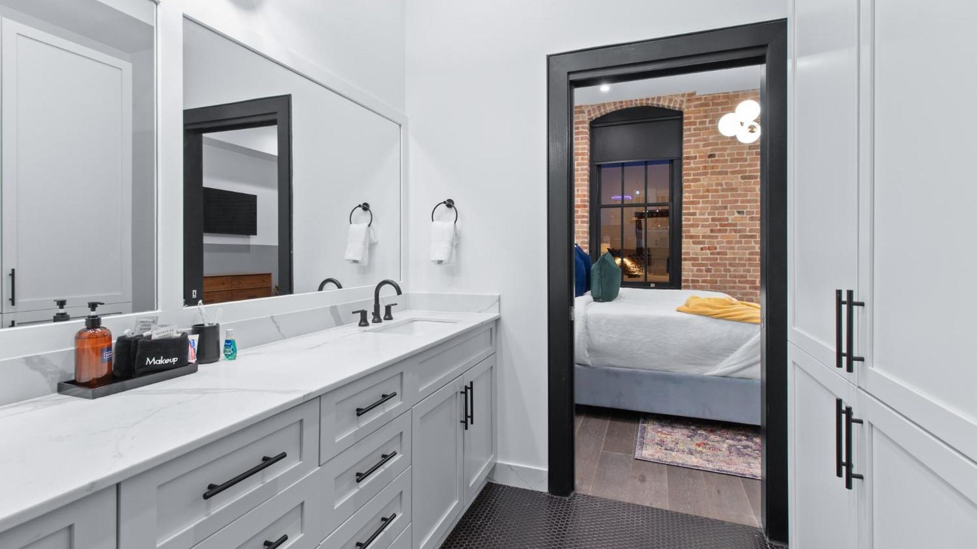 Hotel Spacious Downtown 2br With Sleeper Sofa Gym Pool Gameroom Near Parade Route And Superdome *
