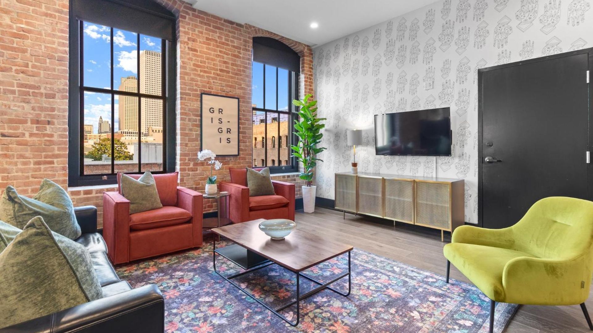 Spacious Downtown 2br With Sleeper Sofa Gym Pool Gameroom Near Parade Route And Superdome New Orleans