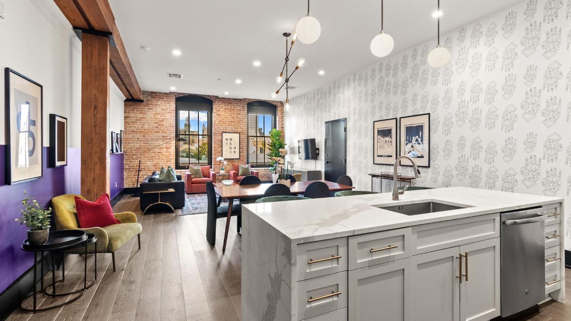 Spacious Downtown 2br With Sleeper Sofa Gym Pool Gameroom Near Parade Route And Superdome