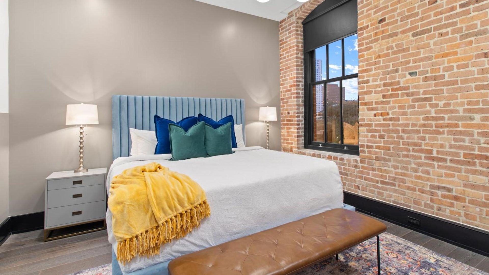 Hotel Spacious Downtown 2br With Sleeper Sofa Gym Pool Gameroom Near Parade Route And Superdome