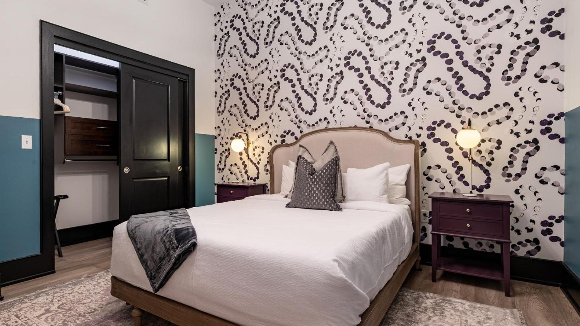 Spacious Downtown 2br With Sleeper Sofa Gym Pool Gameroom Near Parade Route And Superdome Hotel New Orleans