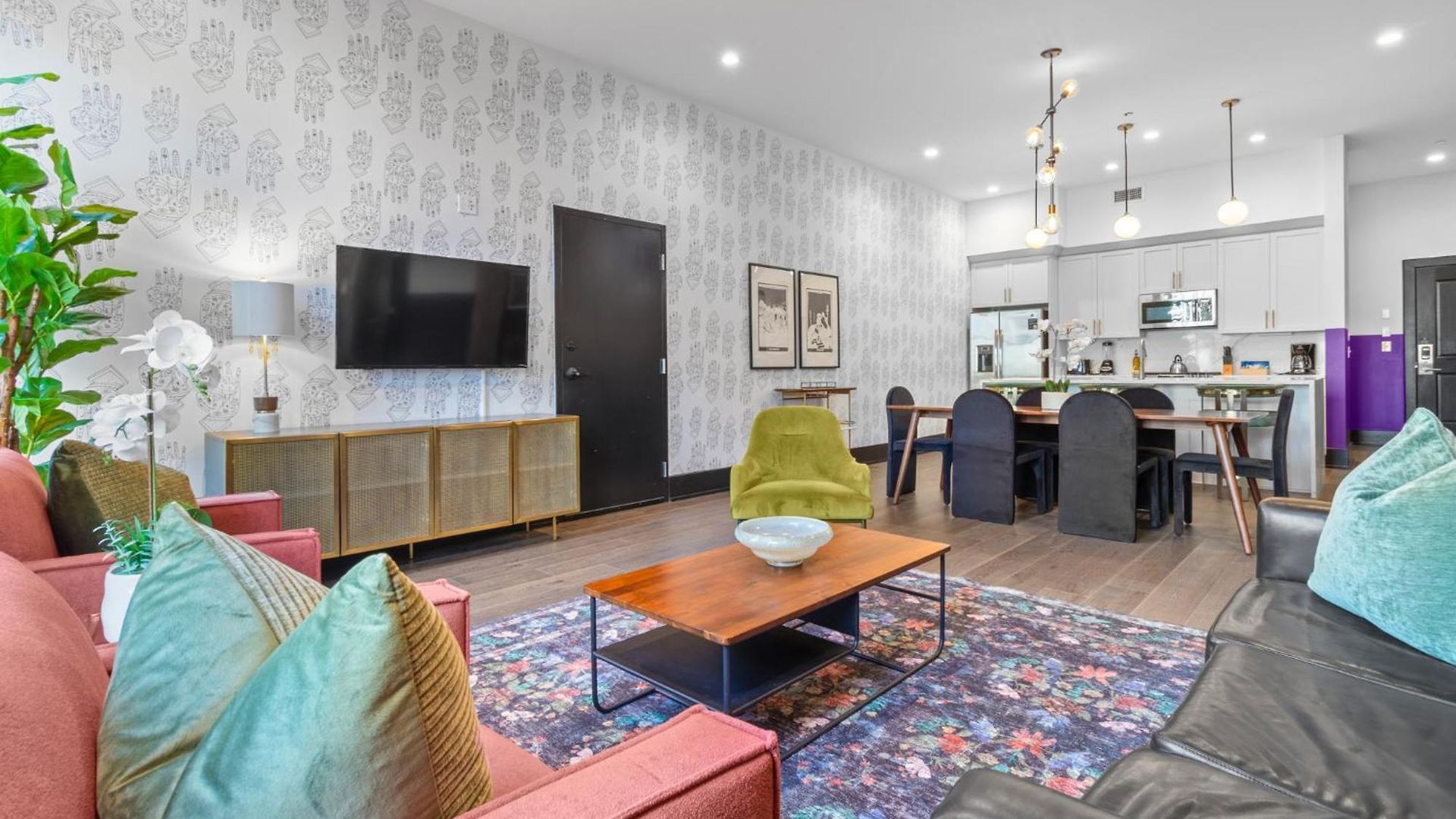 Spacious Downtown 2br With Sleeper Sofa Gym Pool Gameroom Near Parade Route And Superdome *