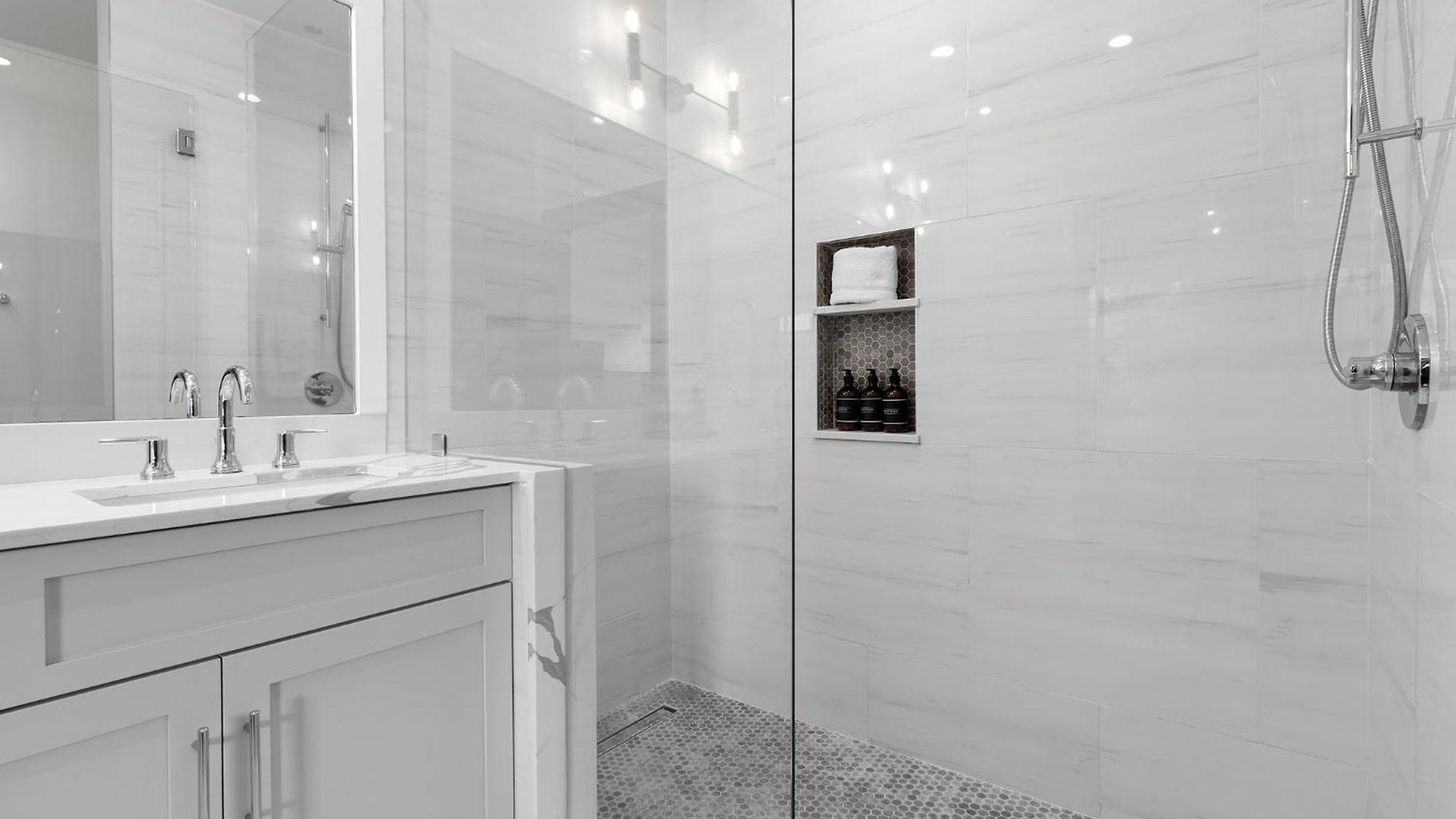 Downtown Close To Superdome With Rooftop Pool Gym Hotel *