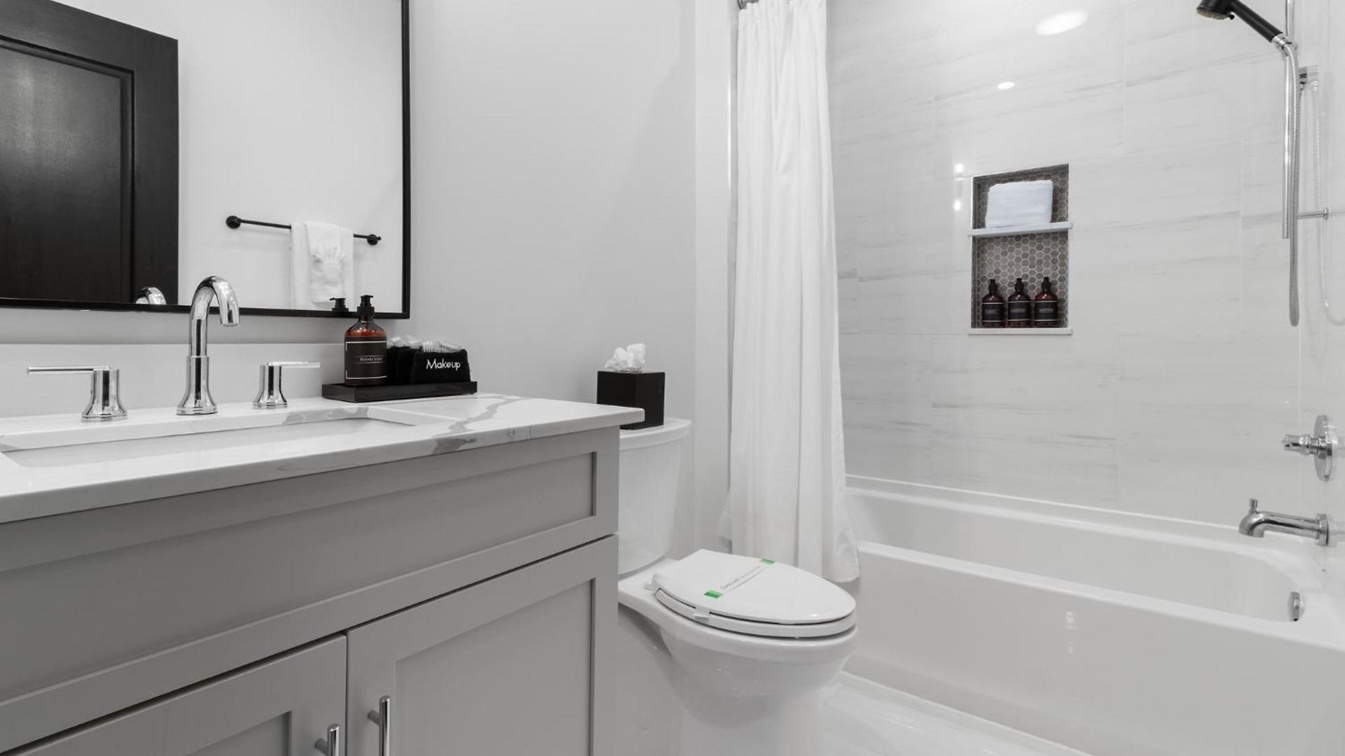 Hotel Downtown Close To Superdome With Rooftop Pool Gym New Orleans