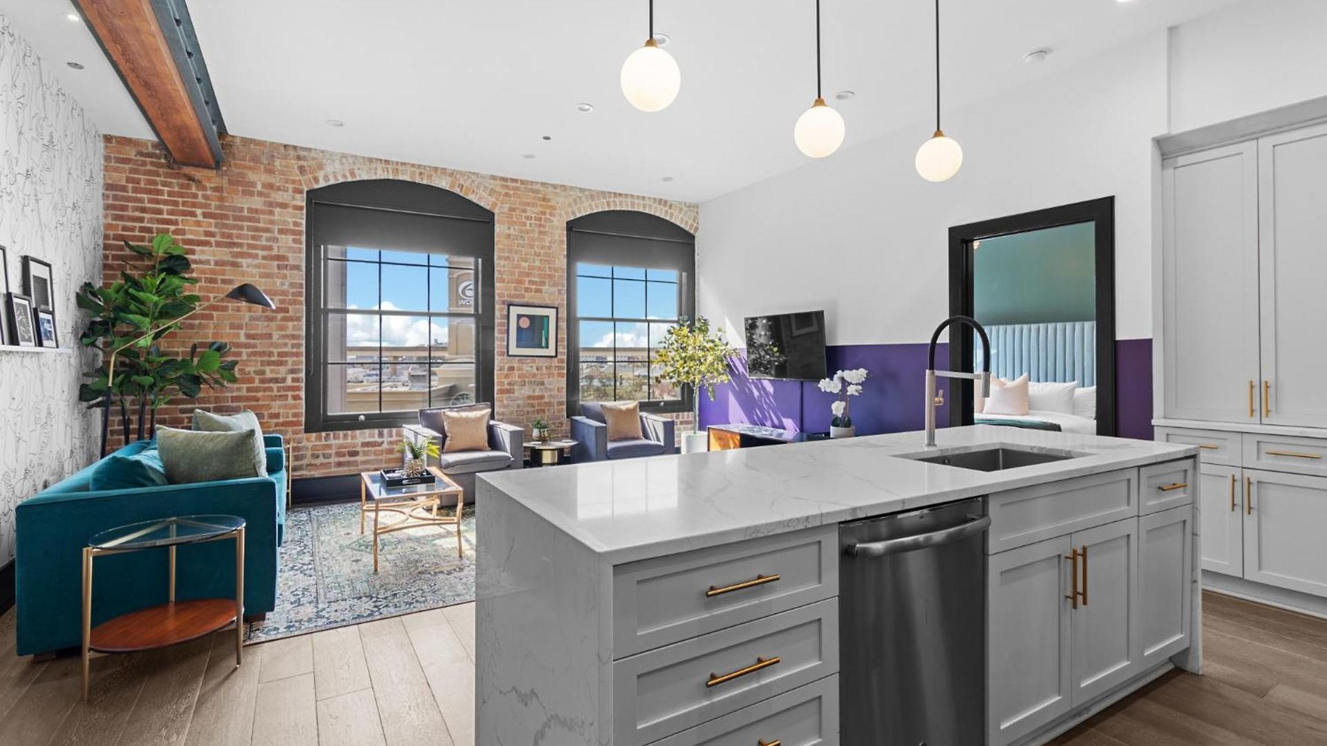 Exposed Bricks Cypress Beams - Luxury Near French Quarter New Orleans