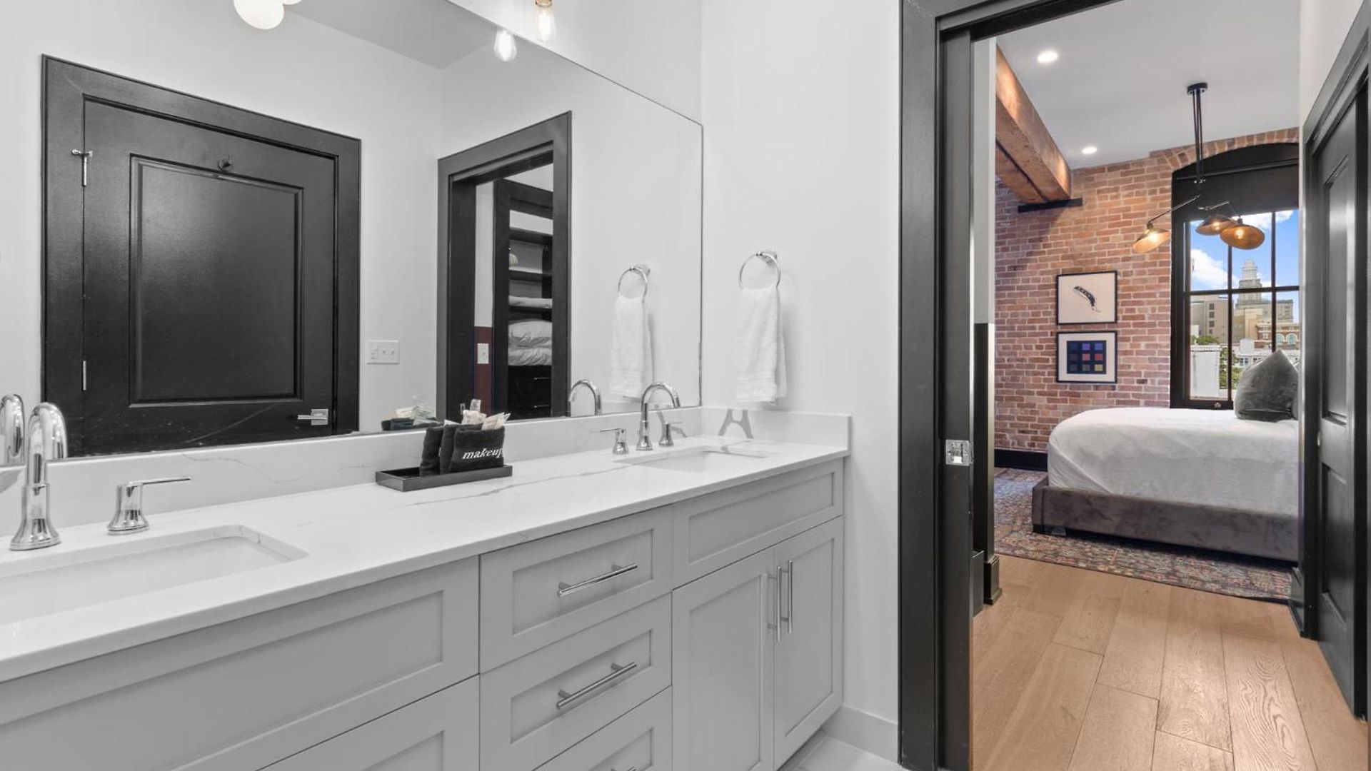 Downtown 2br With Queen Sleeper Sofa Rooftop Pool Gym Game Near Superdome And Parade Route Hotel