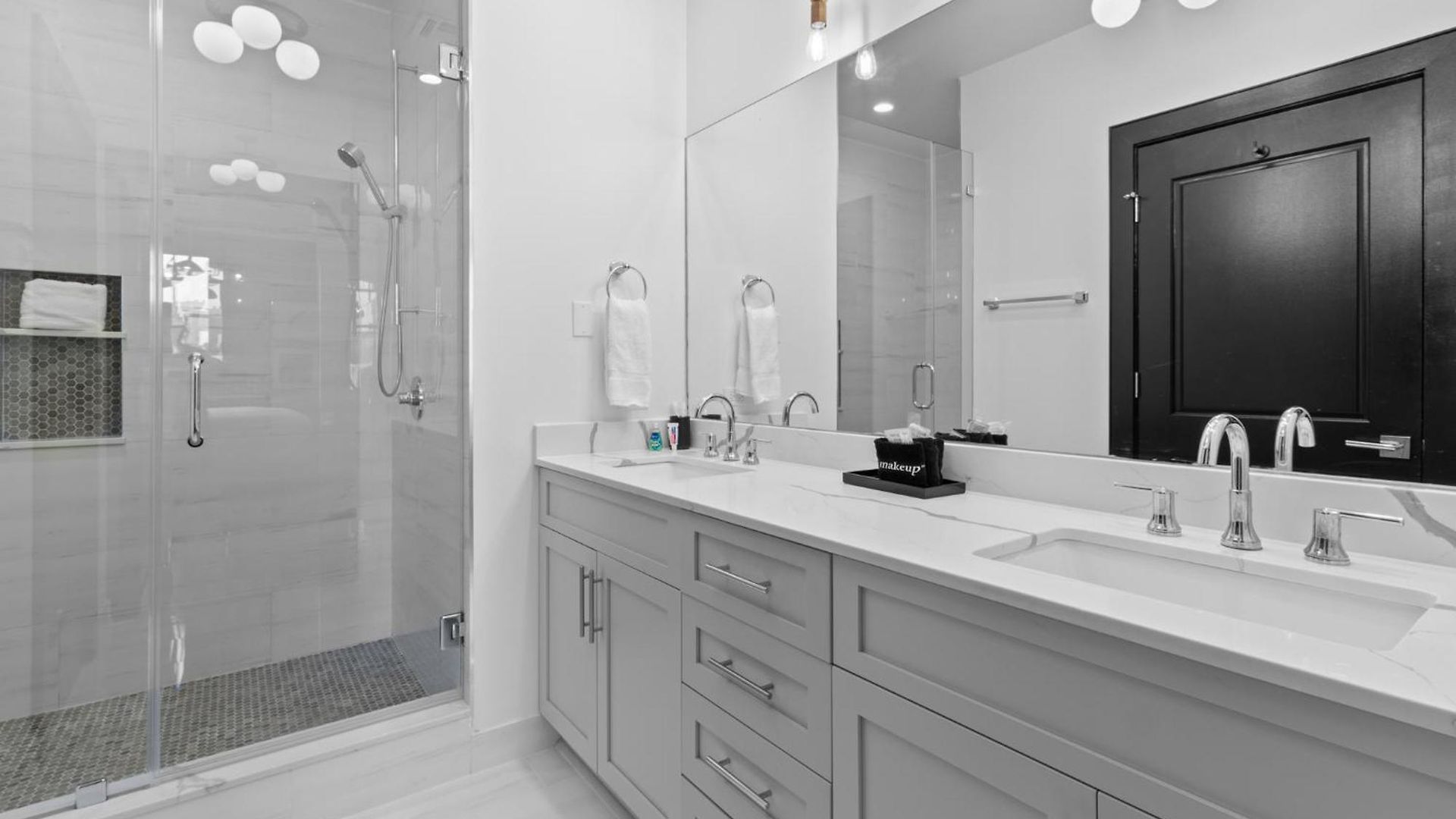 Downtown 2br With Queen Sleeper Sofa Rooftop Pool Gym Game Near Superdome And Parade Route Hotel New Orleans