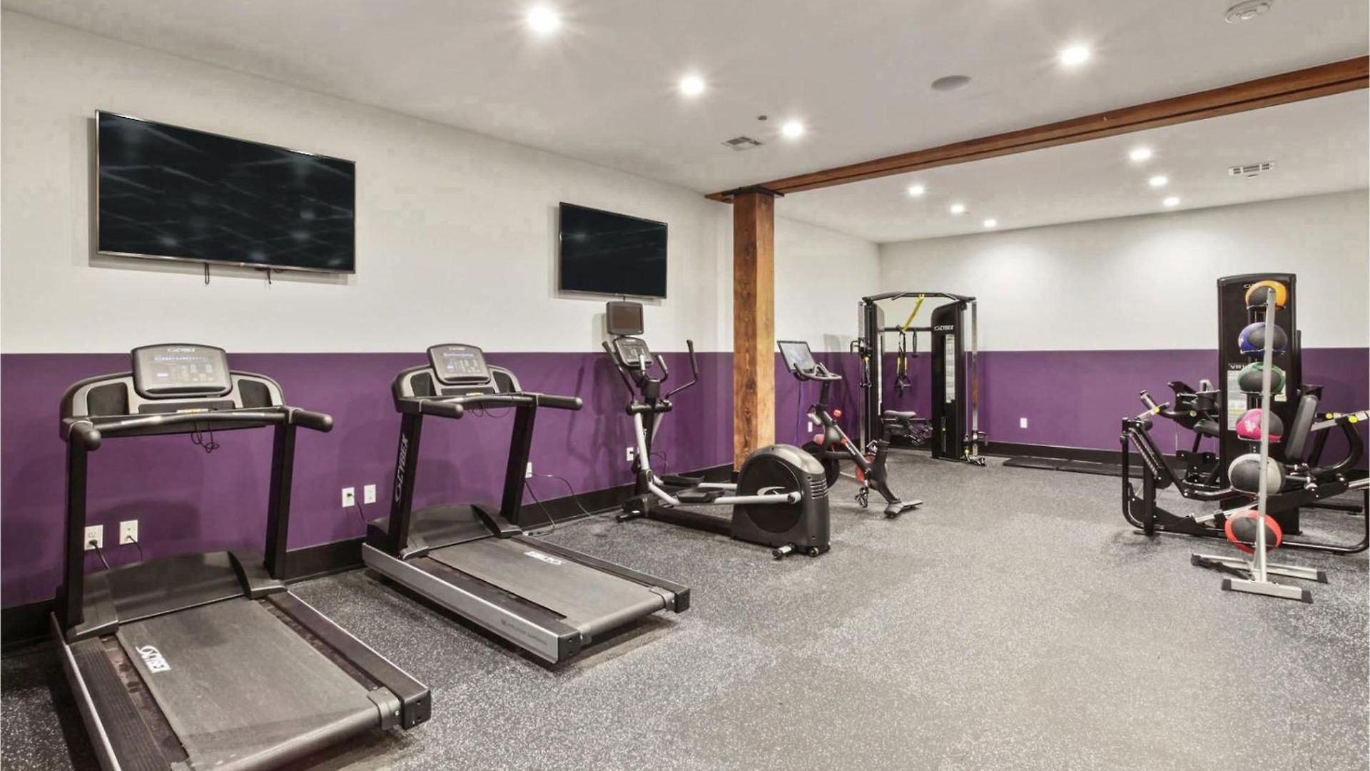 Downtown 2br With Queen Sleeper Sofa Rooftop Pool Gym Game Near Superdome And Parade Route