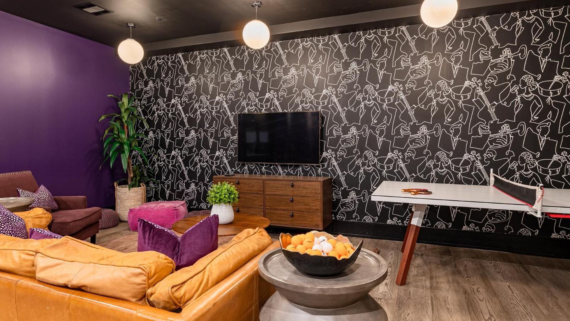 Downtown 4bd4ba With 2 Queen Sleeper Sofas Connecting Unit Perfect For Groups Hotel *