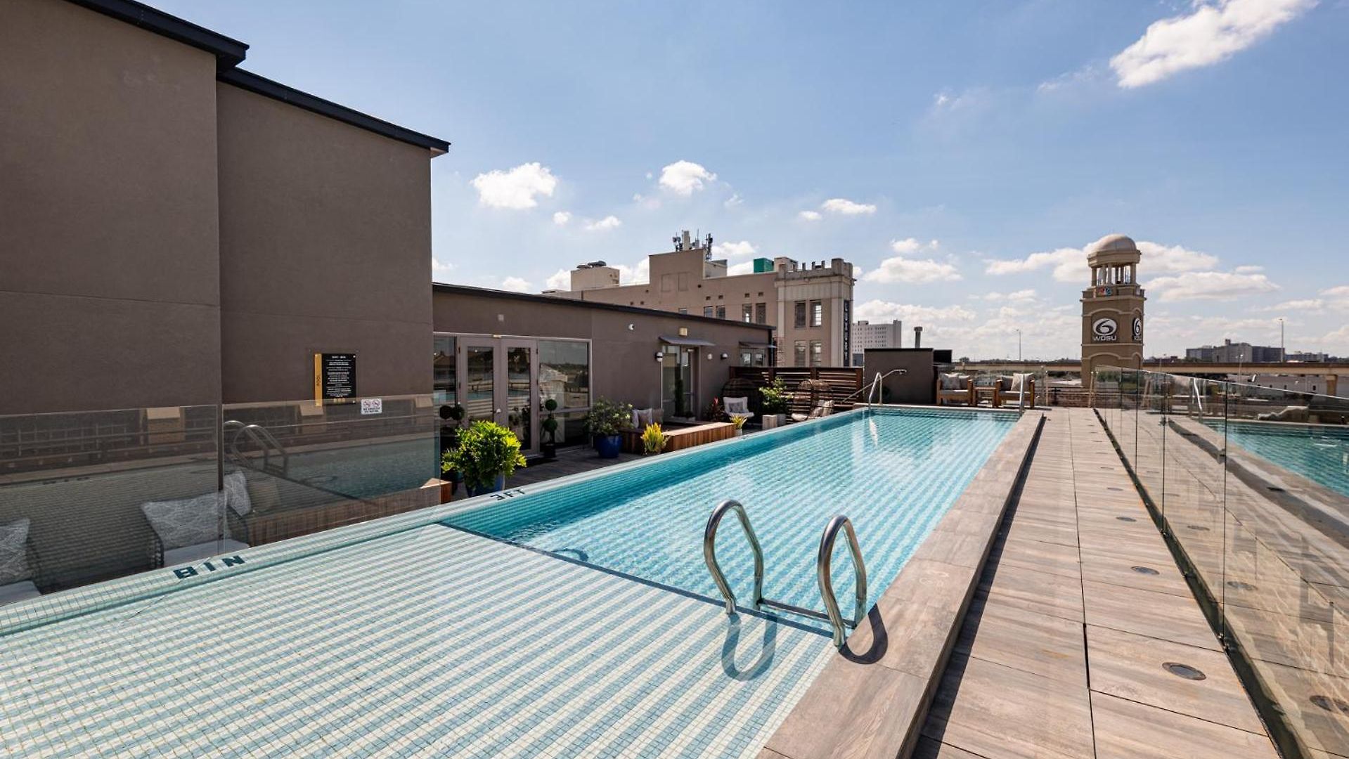 Downtown 4bd4ba With 2 Queen Sleeper Sofas Connecting Unit Perfect For Groups Hotel *