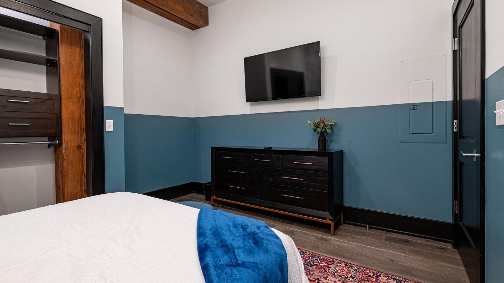 Hotel Downtown 4bd4ba With 2 Queen Sleeper Sofas Connecting Unit Perfect For Groups *