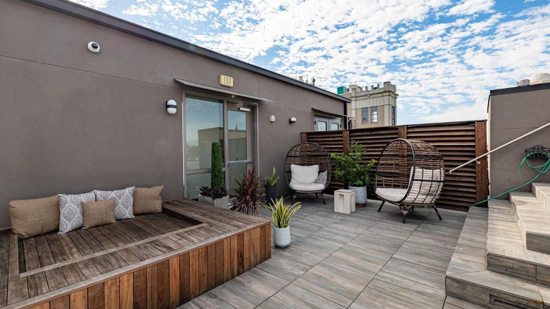Downtown 4bd4ba With 2 Queen Sleeper Sofas Connecting Unit Perfect For Groups Hotel New Orleans