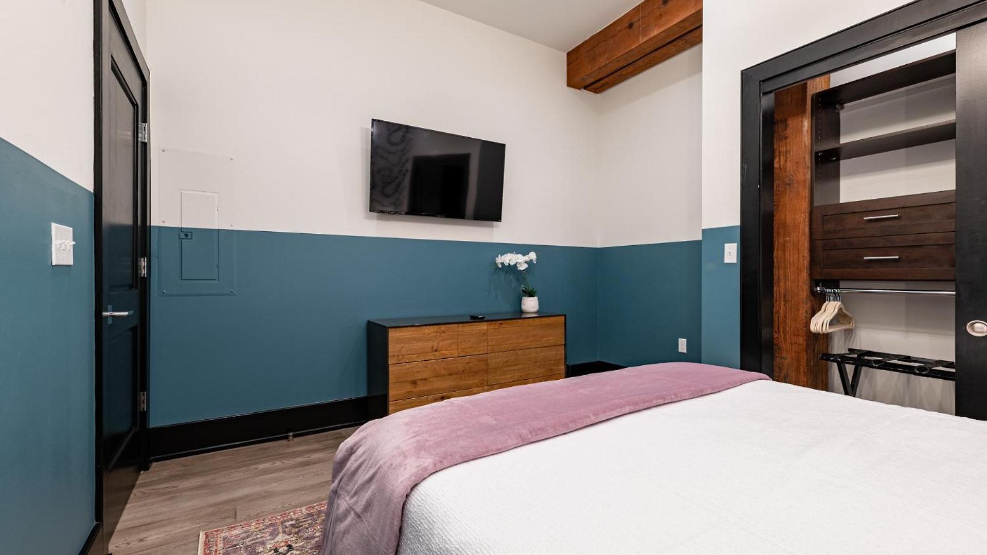 Hotel Downtown 4bd4ba With 2 Queen Sleeper Sofas Connecting Unit Perfect For Groups
