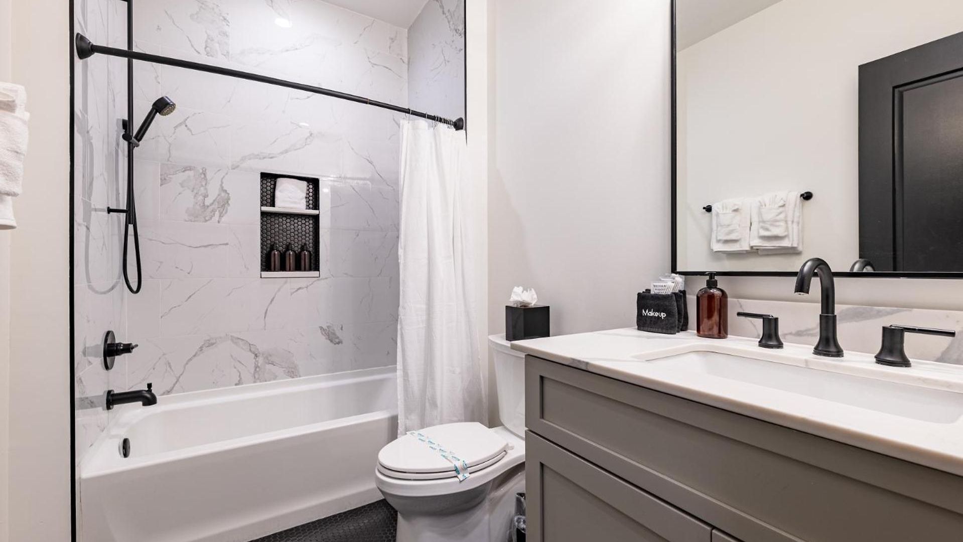 Downtown 4bd4ba With 2 Queen Sleeper Sofas Connecting Unit Perfect For Groups New Orleans