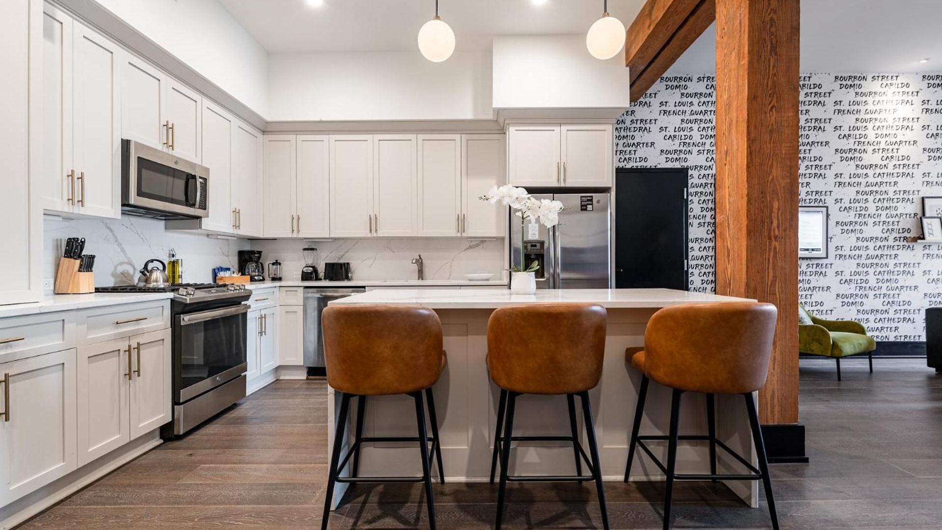 Downtown 4bd4ba With 2 Queen Sleeper Sofas Connecting Unit Perfect For Groups Hotel
