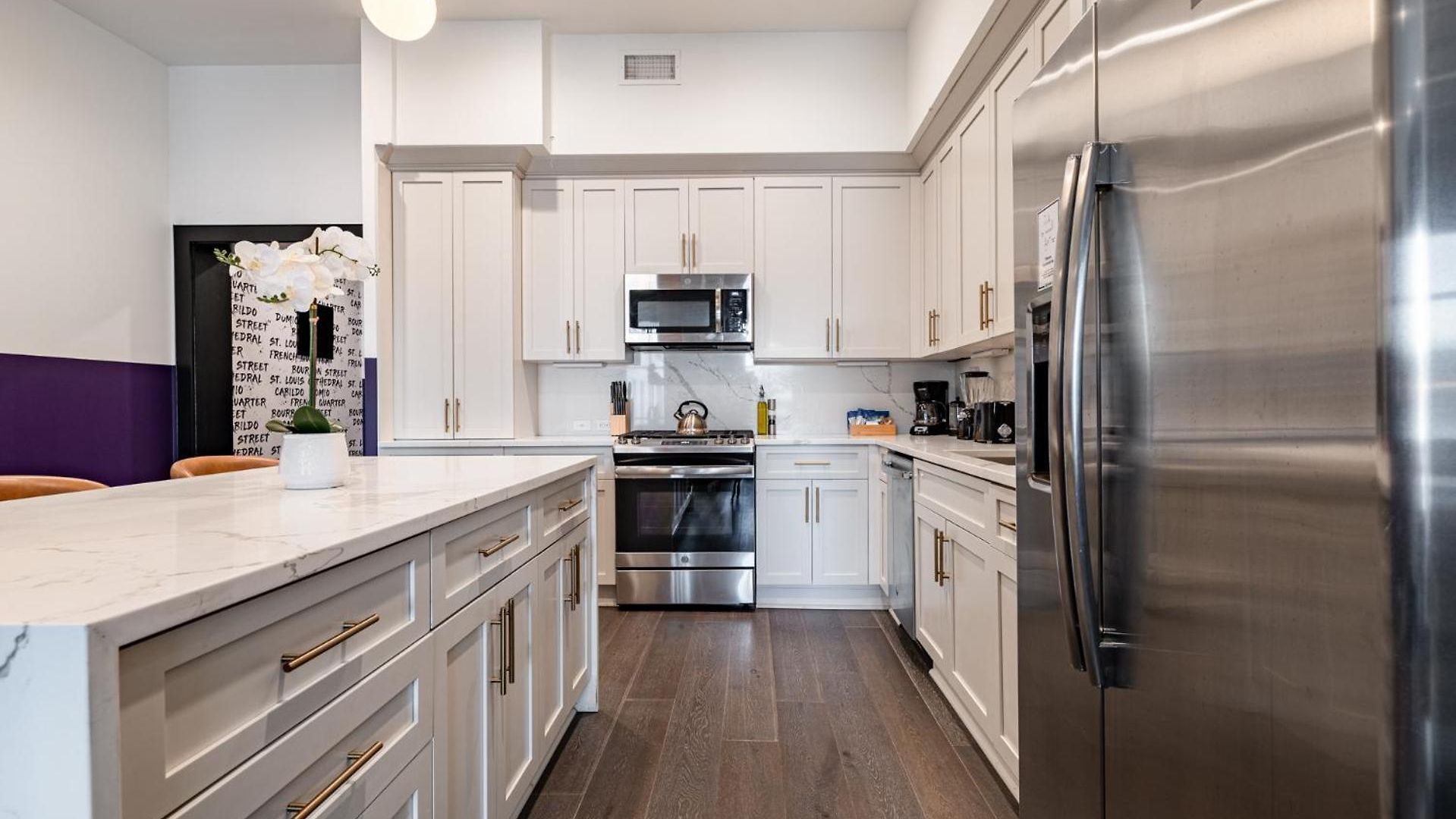 Hotel Downtown 4bd4ba With 2 Queen Sleeper Sofas Connecting Unit Perfect For Groups