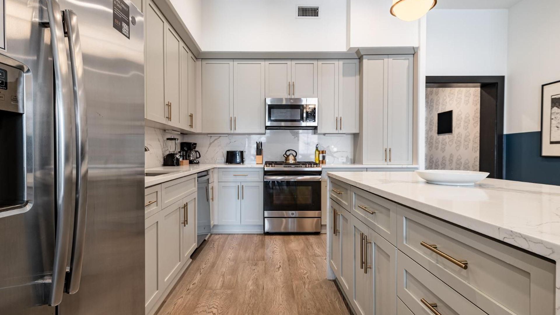 Downtown 4bd4ba With 2 Queen Sleeper Sofas Connecting Unit Perfect For Groups Hotel *