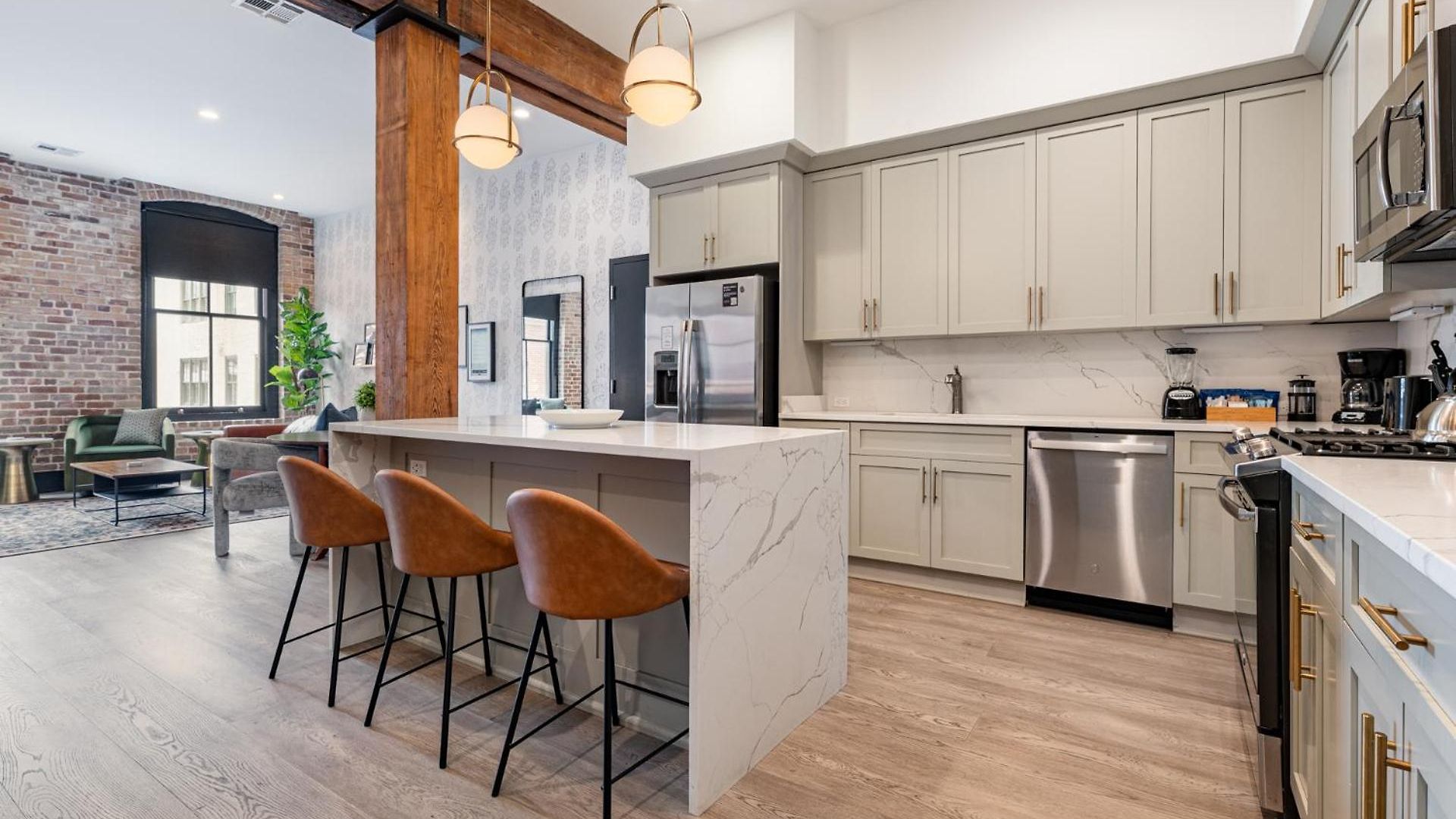 Downtown 4bd4ba With 2 Queen Sleeper Sofas Connecting Unit Perfect For Groups Hotel New Orleans