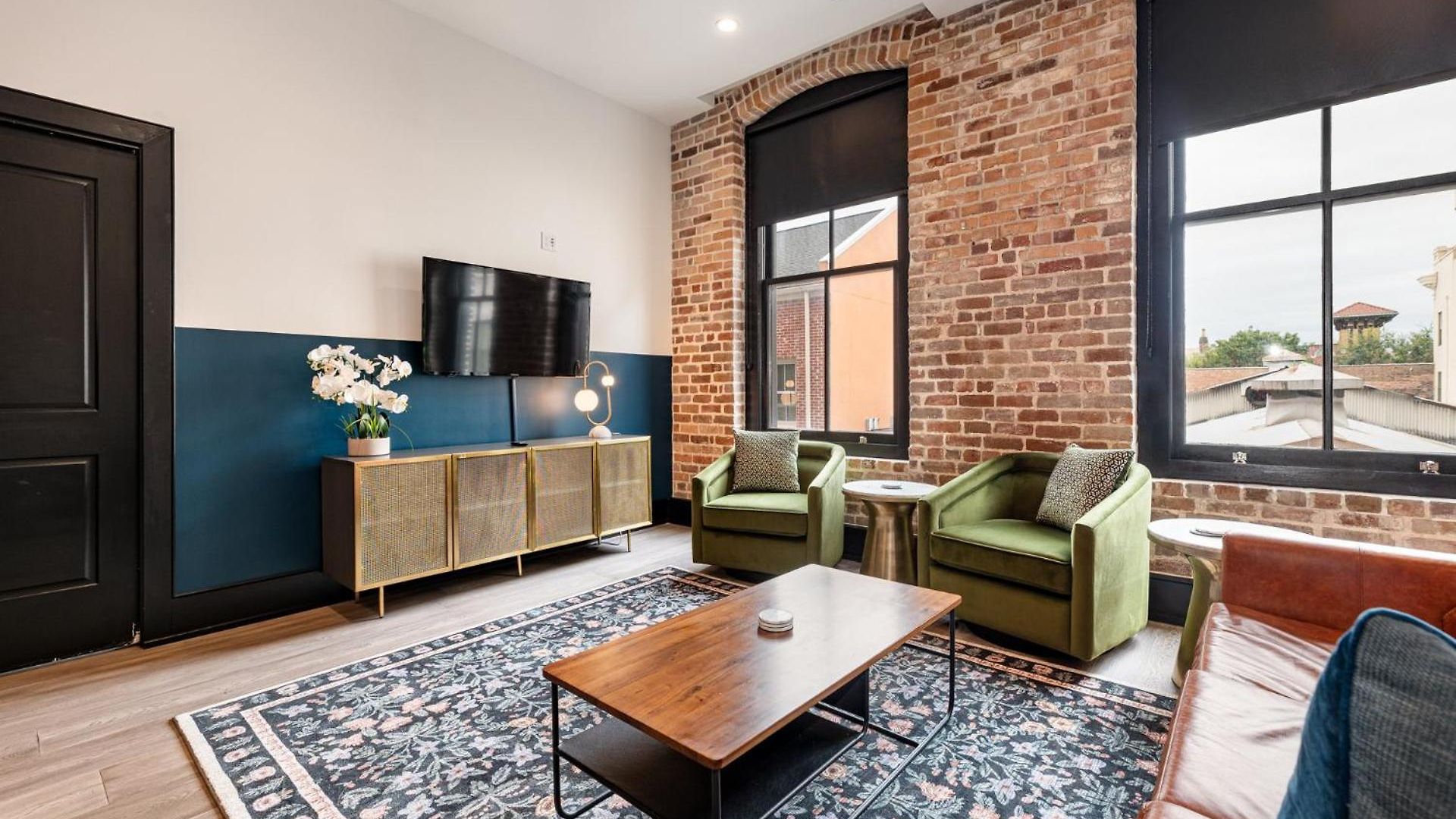 Downtown 4bd4ba With 2 Queen Sleeper Sofas Connecting Unit Perfect For Groups Hotel New Orleans