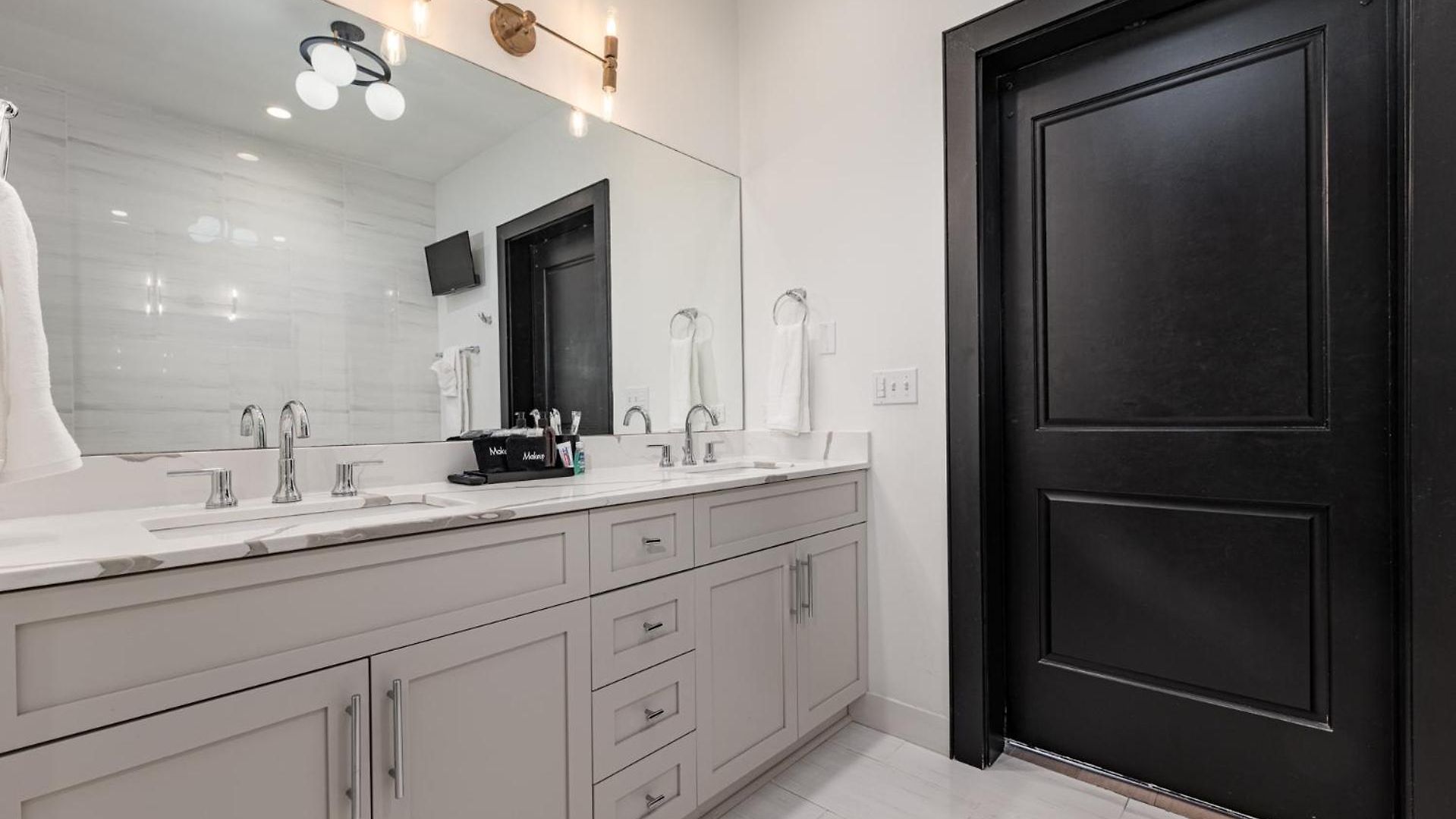 888 Baronne * New Orleans