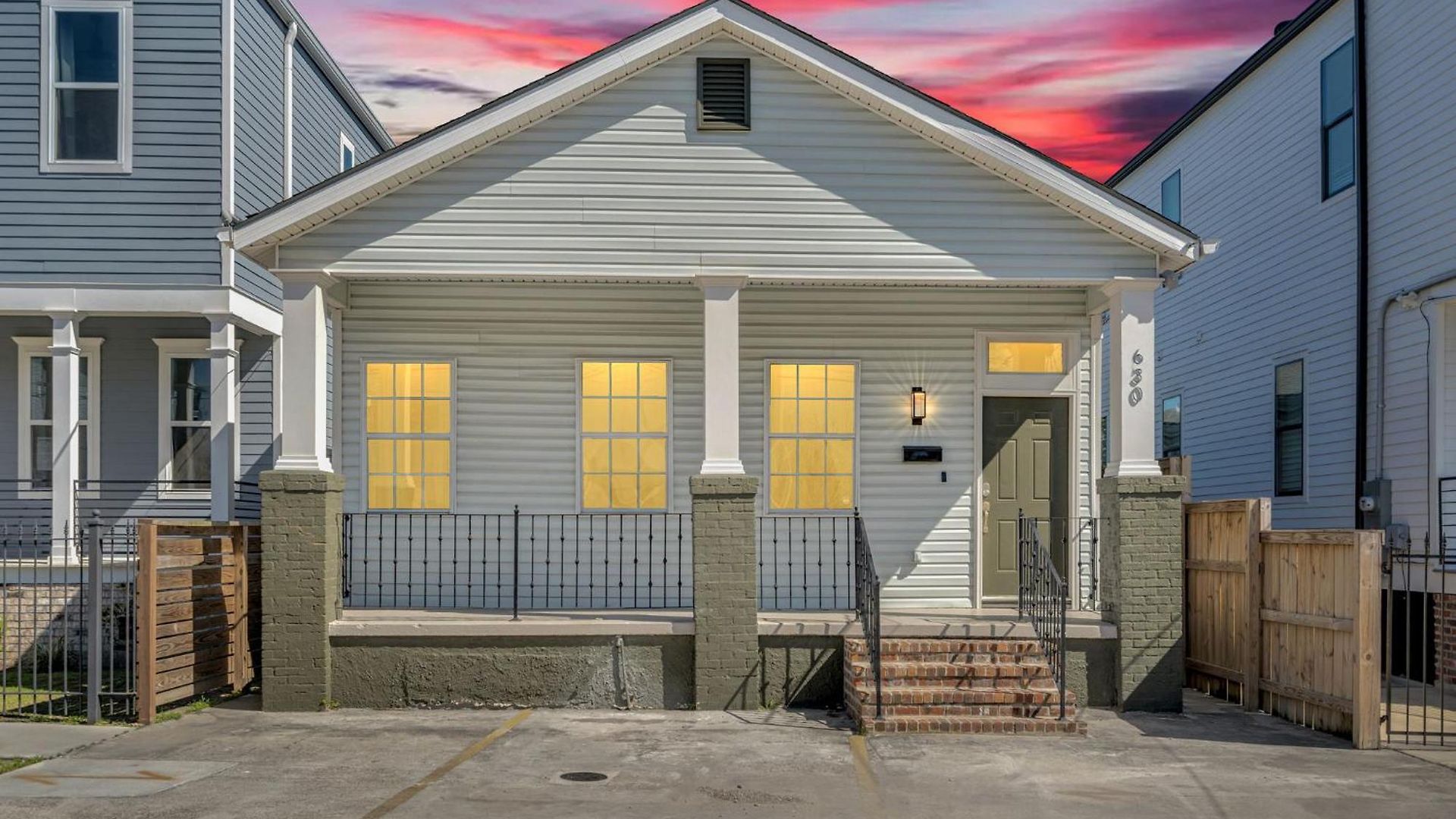 Backyard Fire Pit Jazz Fest & Saints Ready Holiday home New Orleans