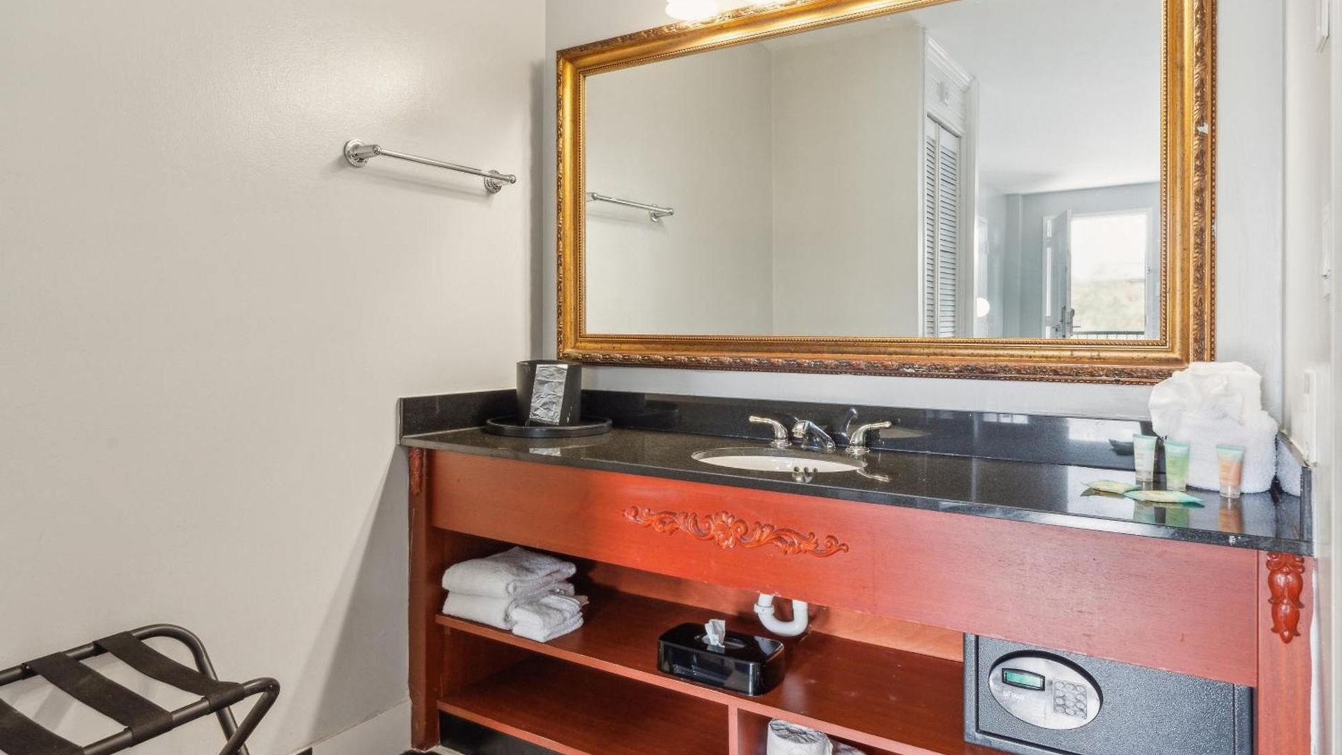 Maison Saint Charles Hotel 3*