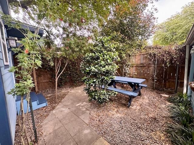 Charming Under Oak Tree 2 Mins Walk To Magazine Quiet Neighborhood Apartment *