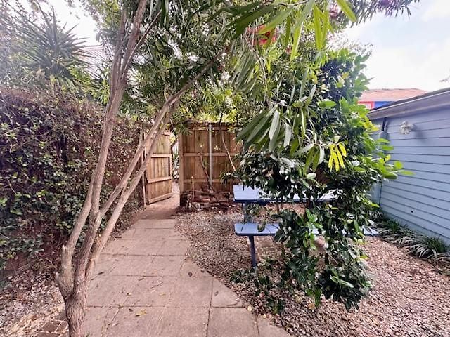 Apartment Charming Under Oak Tree 2 Mins Walk To Magazine Quiet Neighborhood *