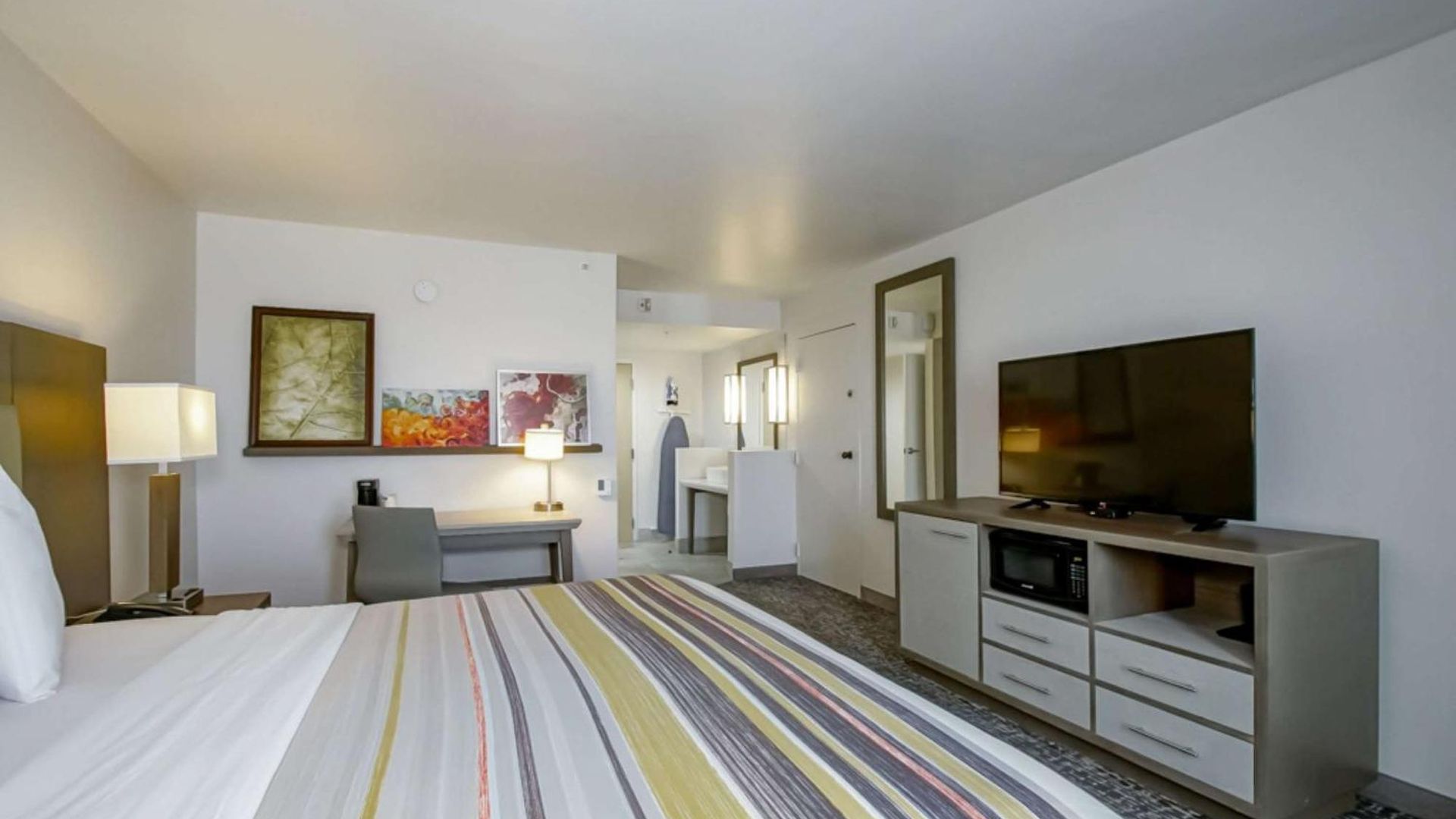 Country & By Radisson, I-10 East, La Hotel New Orleans