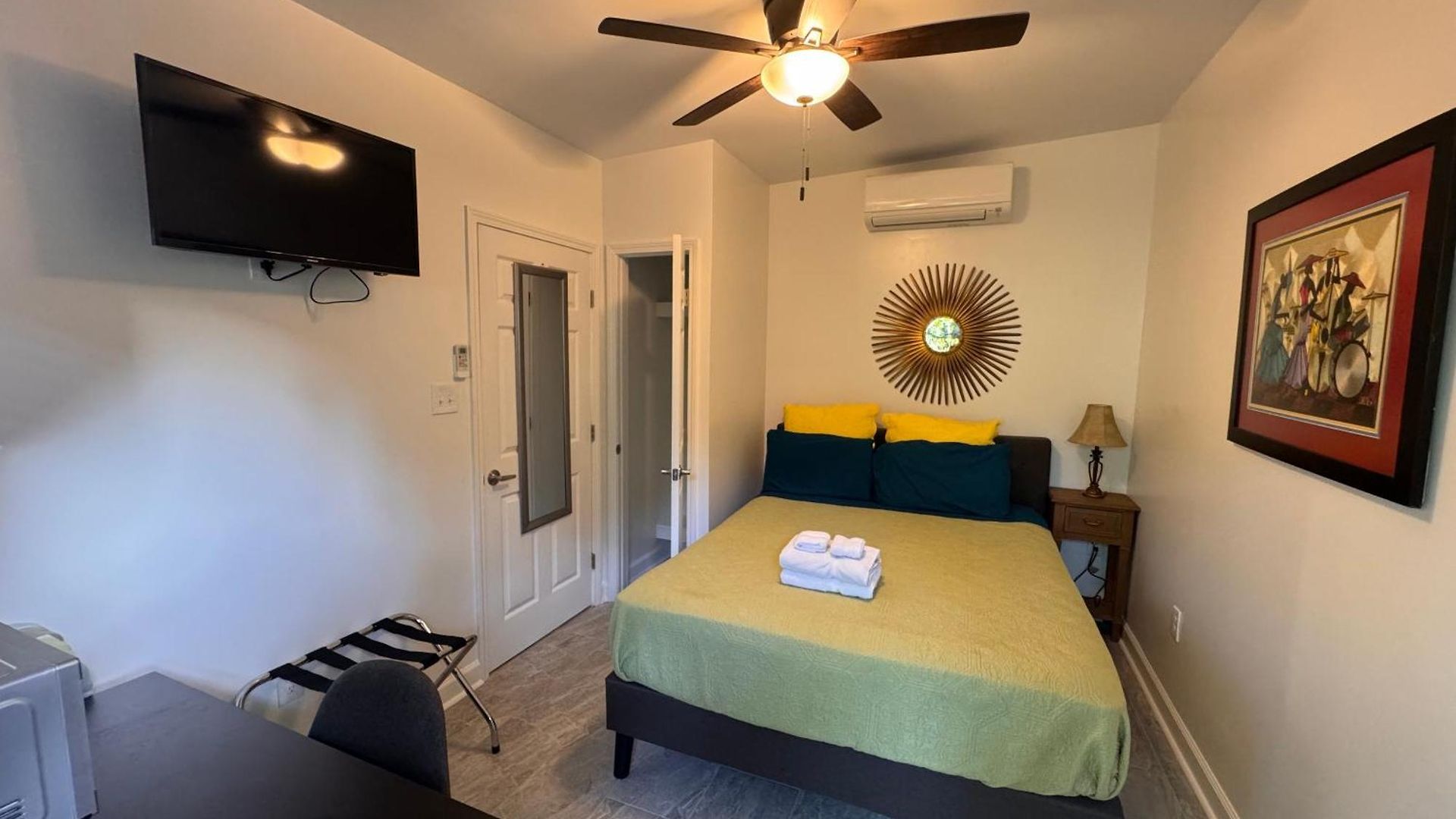 Charming Under Oak Tree 2 Mins Walk To Magazine Quiet Neighborhood