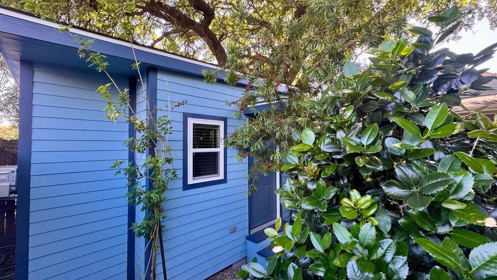Charming Under Oak Tree 2 Mins Walk To Magazine Quiet Neighborhood Apartment