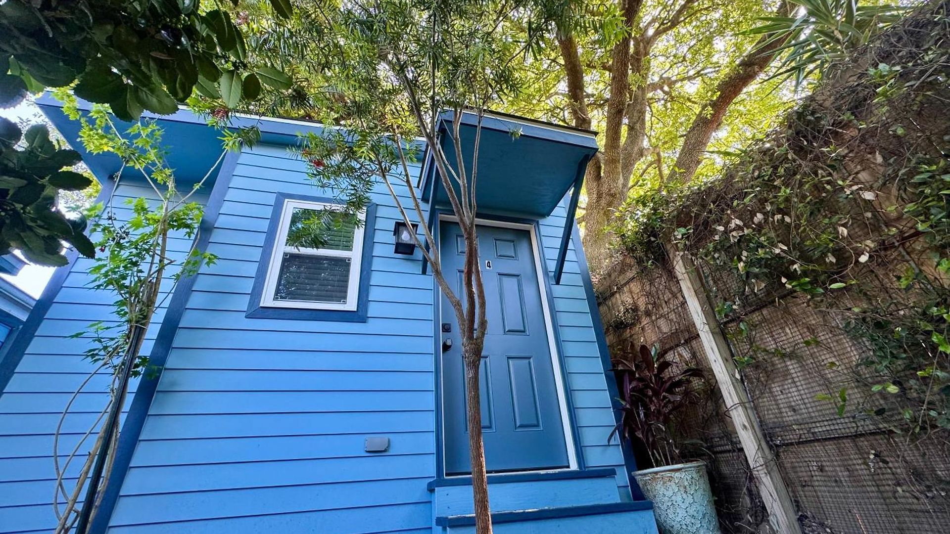 Apartment Charming Under Oak Tree 2 Mins Walk To Magazine Quiet Neighborhood *