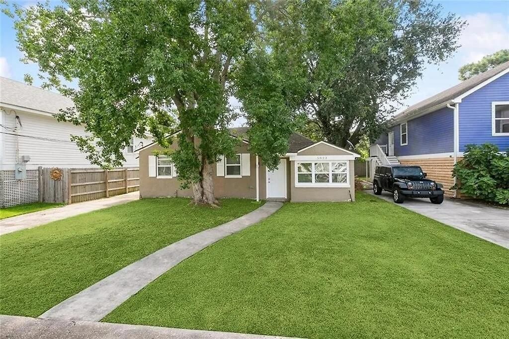 Holiday home 2bd-2ba Adorable W Yard In Gentilly *