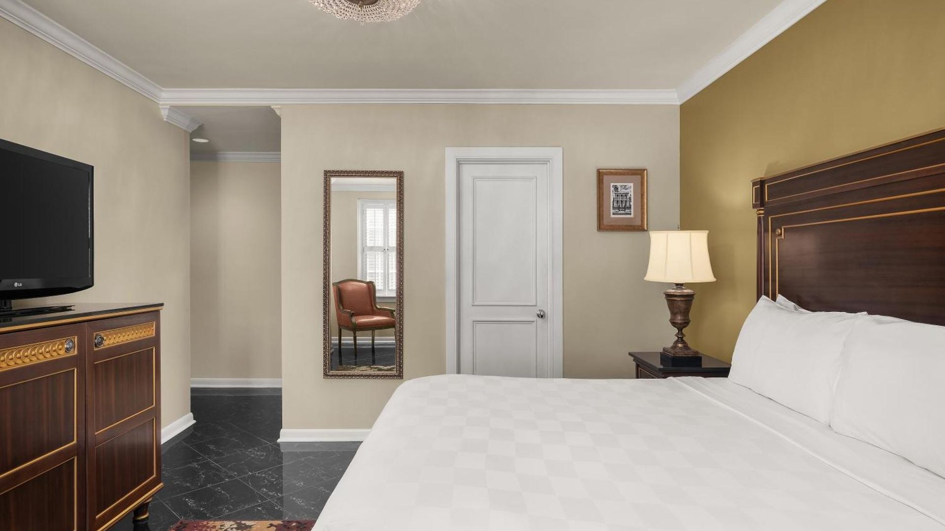 Mazarin Hotel 4*