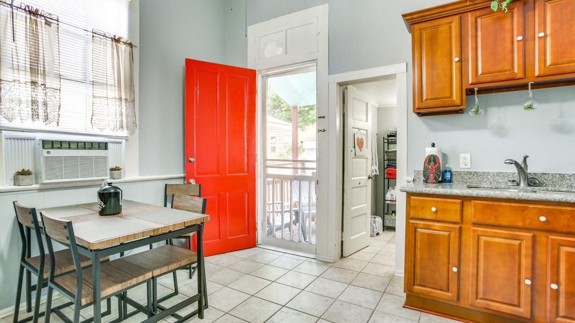 Walk To Magazine St: Nola House In Irish Channel!