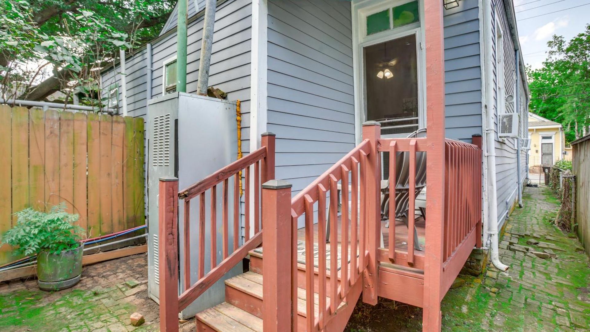 Walk To Magazine St: Nola House In Irish Channel!