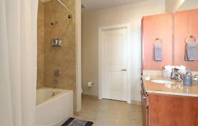 Beautiful Walk To French Quarter, Pool, Gym, View Apartment *
