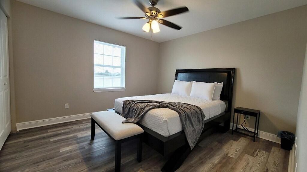 Lakeview Townhome W King Bed & Game Holiday home