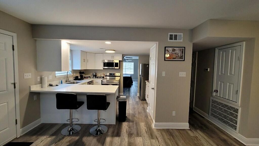 Lakeview Townhome W King Bed & Game Holiday home *
