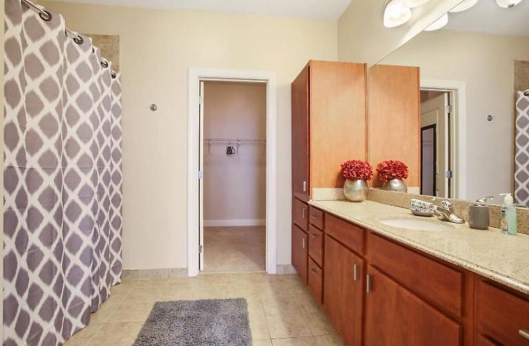 Beautiful Walk To French Quarter, Pool, Gym, View * New Orleans