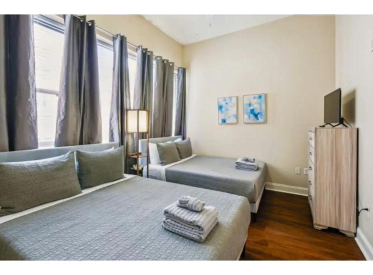 Apartment Beautiful Walk To French Quarter, Pool, Gym, View *