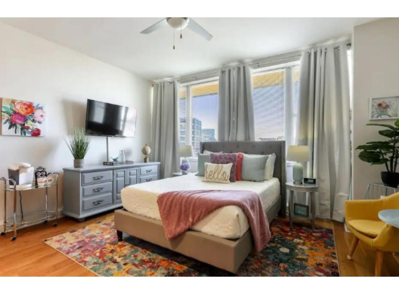 Beautiful Walk To French Quarter, Pool, Gym, View Apartment New Orleans