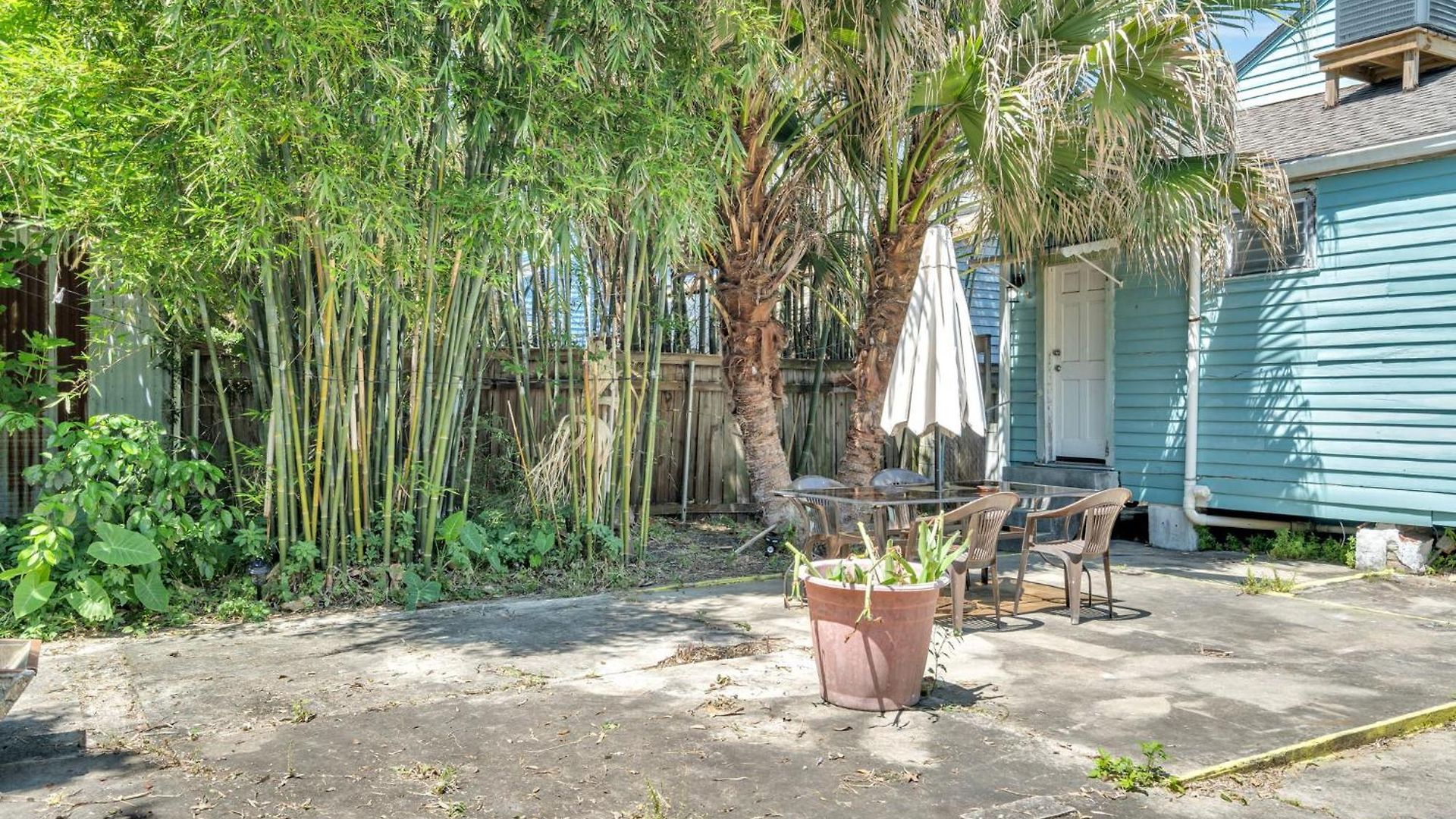Entire Bywater Great Location Apartment