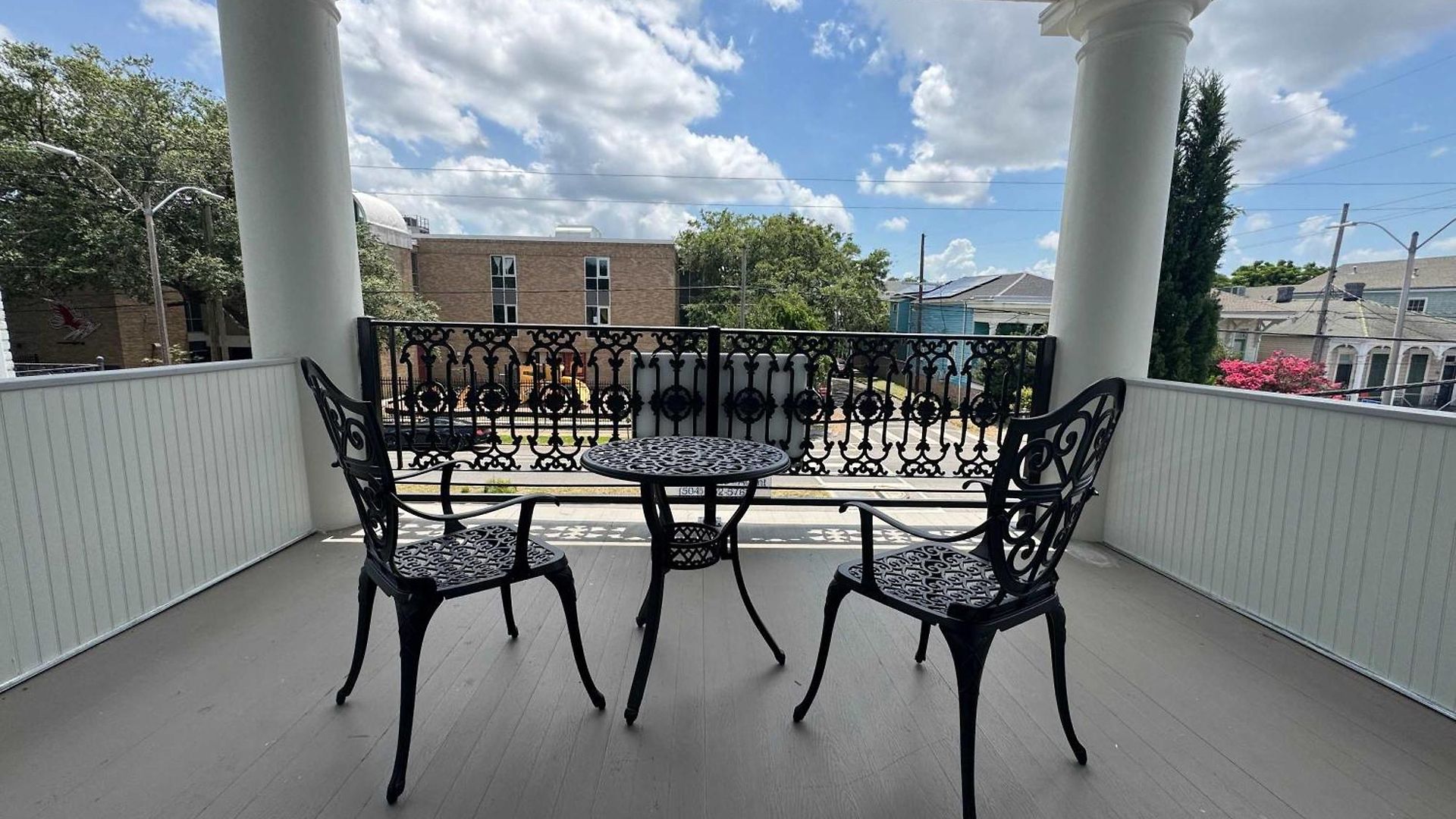 Apartment Stunning 2-bedroom Garden District Newly Renovated