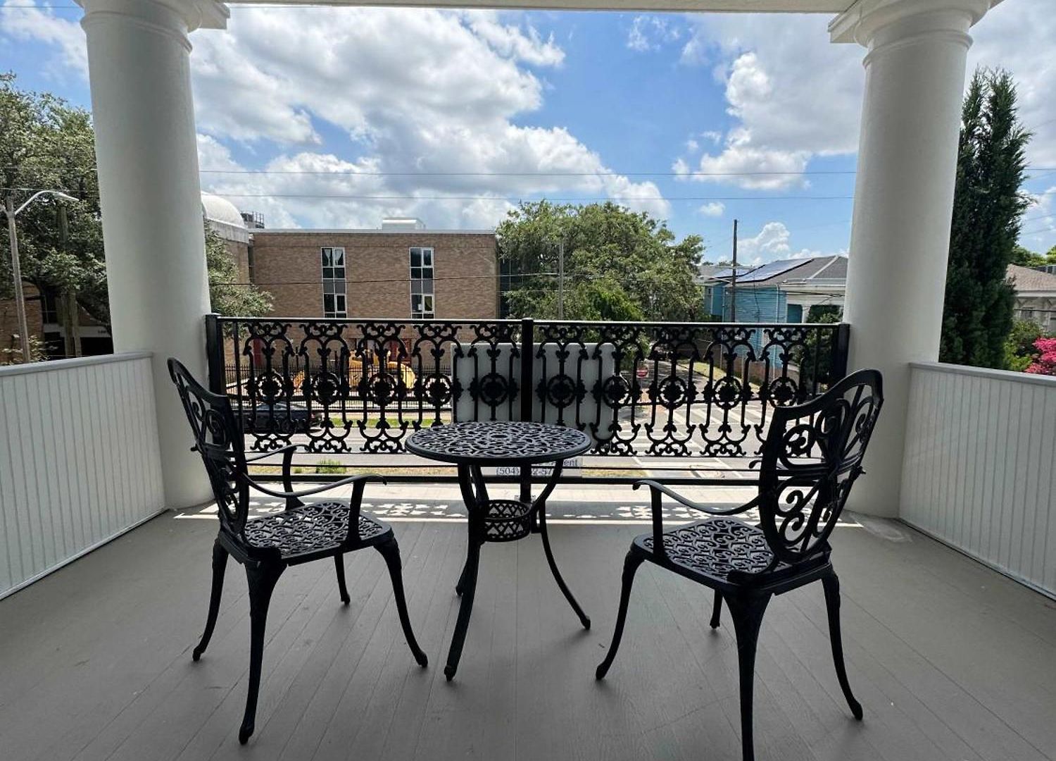 Apartment Stunning 2-bedroom Garden District Newly Renovated New Orleans